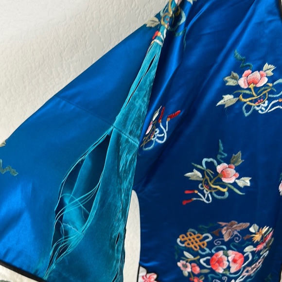 VTG Esme Silk Embroidered Mandarin Robe Jacket - Picture 7 of 9